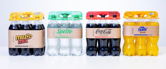 In der neuen papier- und kartonbasierten Umverpackung erhältlich sind ab sofort alle Sixpacks mit 1,5 l PET-Flaschen der Marken Coca-Cola, Fanta, Sprite und Mezzo Mix.