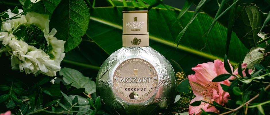 Die Mozart Distillerie präsentiert mit Mozart Chocolate Coconut die erste Likör-Variation mit sommerlichem Kokos-Geschmack – und ohne Laktose. 