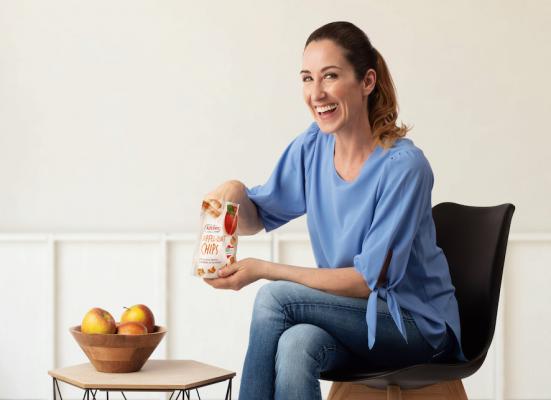 Kati Bellowitsch ist Markenbotschafterin für die Kotányi Apfel Chips.