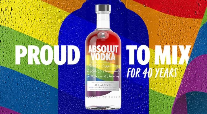 Die farbenfrohe Absolut Vodka Rainbow Edition ist eine Hommage an Gilbert Baker, den Erfinder der Regenbogenflagge.