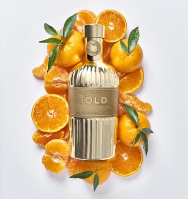 Eine kräftige Zitrusnote von spanischen Mandarinen und ein schimmernder Goldton machen diesen Premium-Gin zu einem wahren Goldschatz.