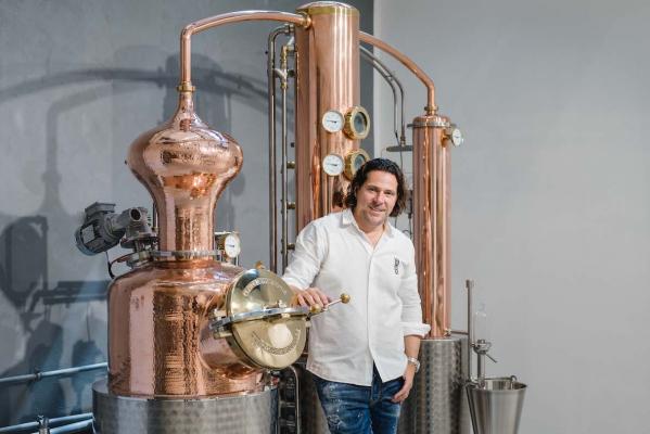 Patrick Martinelli, Geschäftsführer von Rick Spirit, eröffnete in Wien die erste Gin-Erlebniswelt Österreichs.