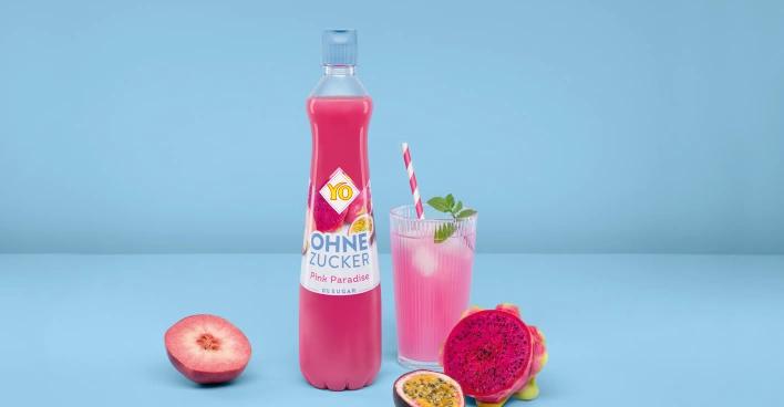 „Trink Pink!“ heißt es beim neuen zuckerfreien Fruchtsirup Yo Pink Paradise